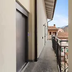 Como City Wall Como