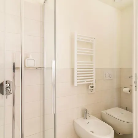 Como City Wall كومو