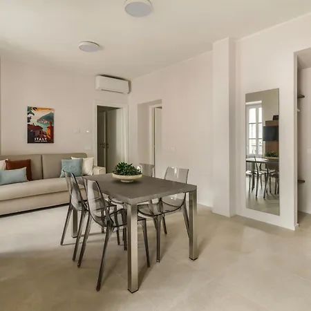 Apartament Como City Wall